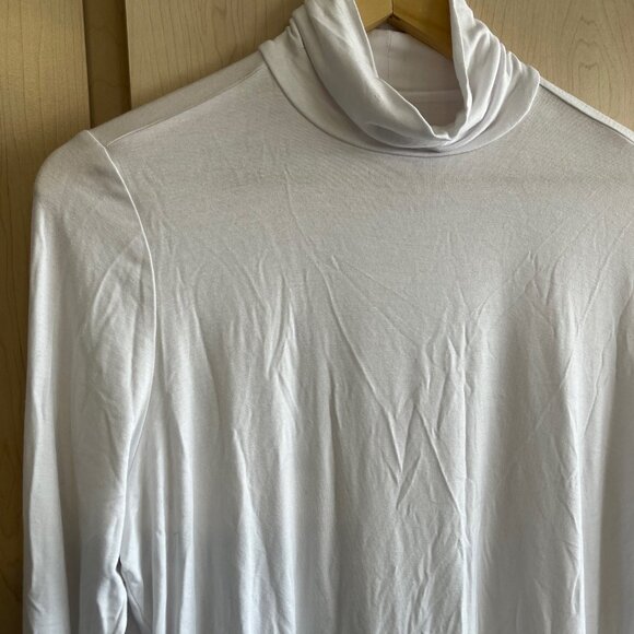 New Torrid Super Soft Knits White Turtleneck Tee 3/4 Sleeve Sz 00 NWT - Picture 2 of 7